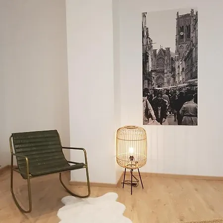 Grand Appartement, 3 Chambres, Centre De *